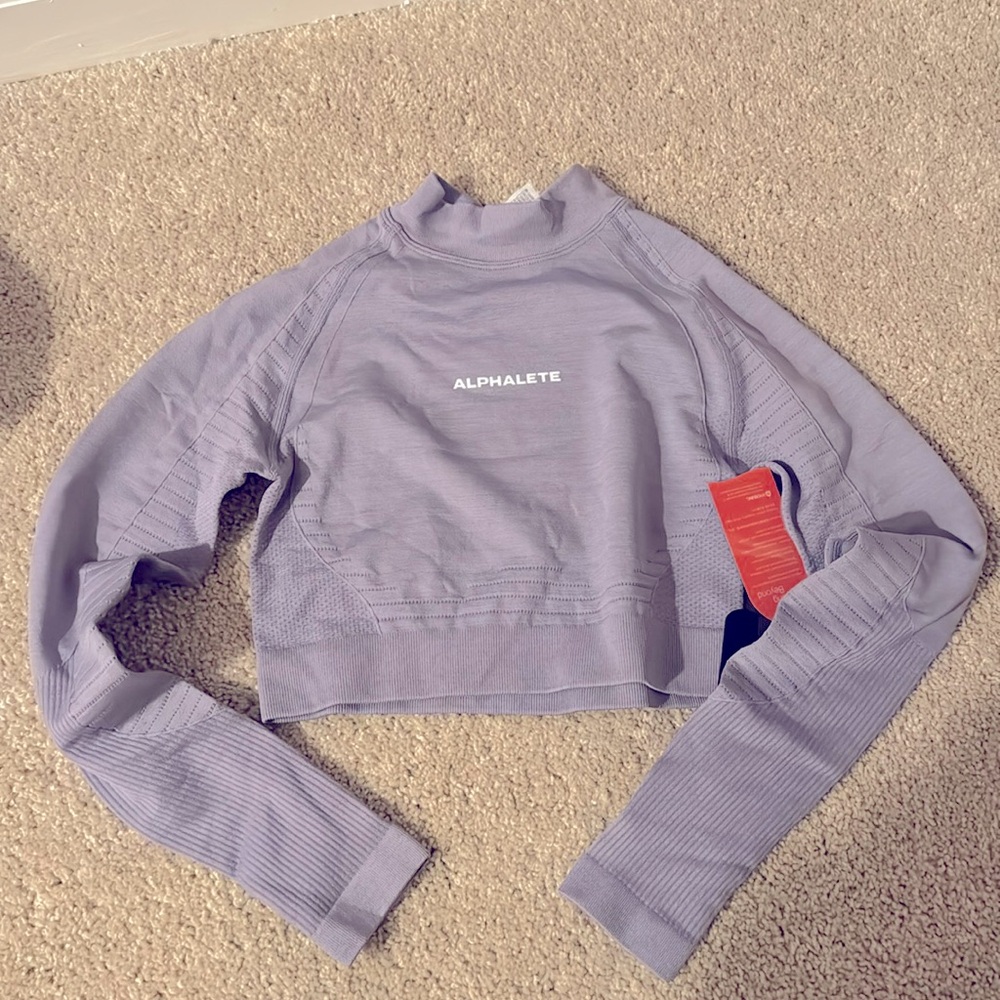Alphalete long sleeve ozone crop 😍🔥